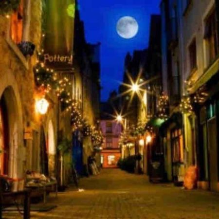 شقة Latin Quarter Luxury غالواي المظهر الخارجي الصورة