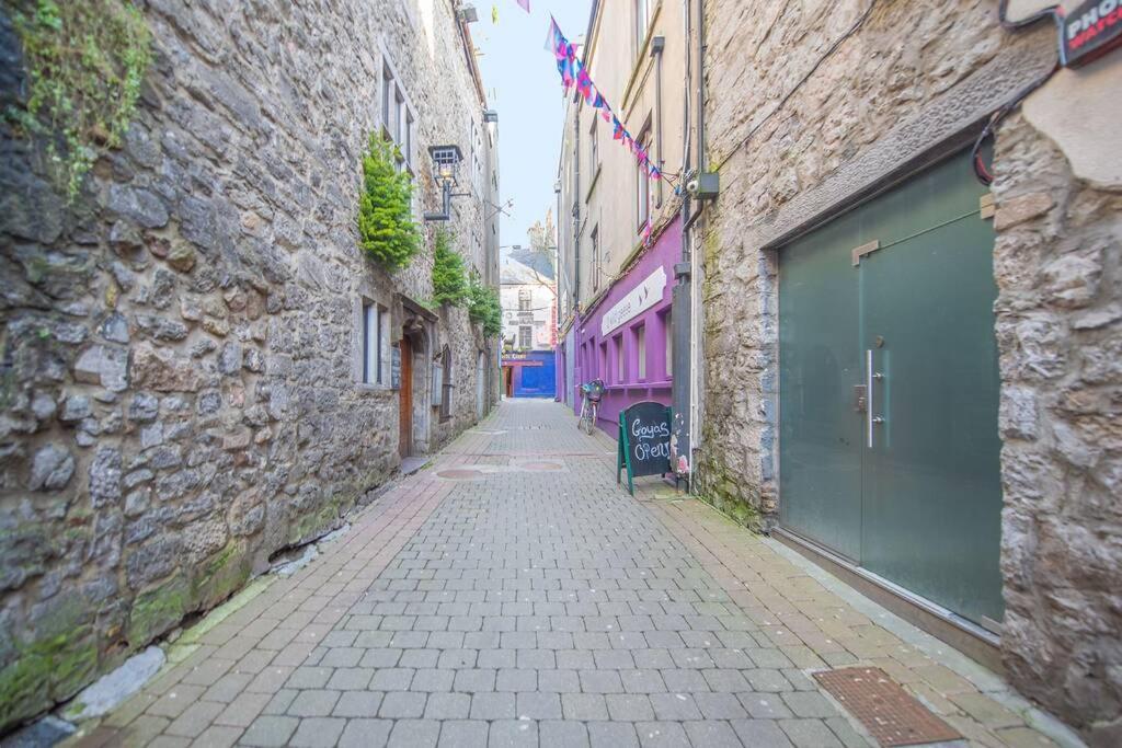 شقة Latin Quarter Luxury غالواي المظهر الخارجي الصورة